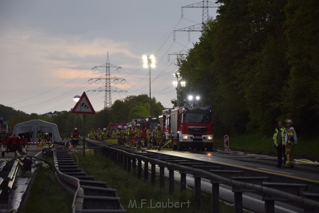 VU Gefahrgut LKW umgestuerzt A 4 Rich Koeln Hoehe AS Gummersbach P271.JPG - Miklos Laubert